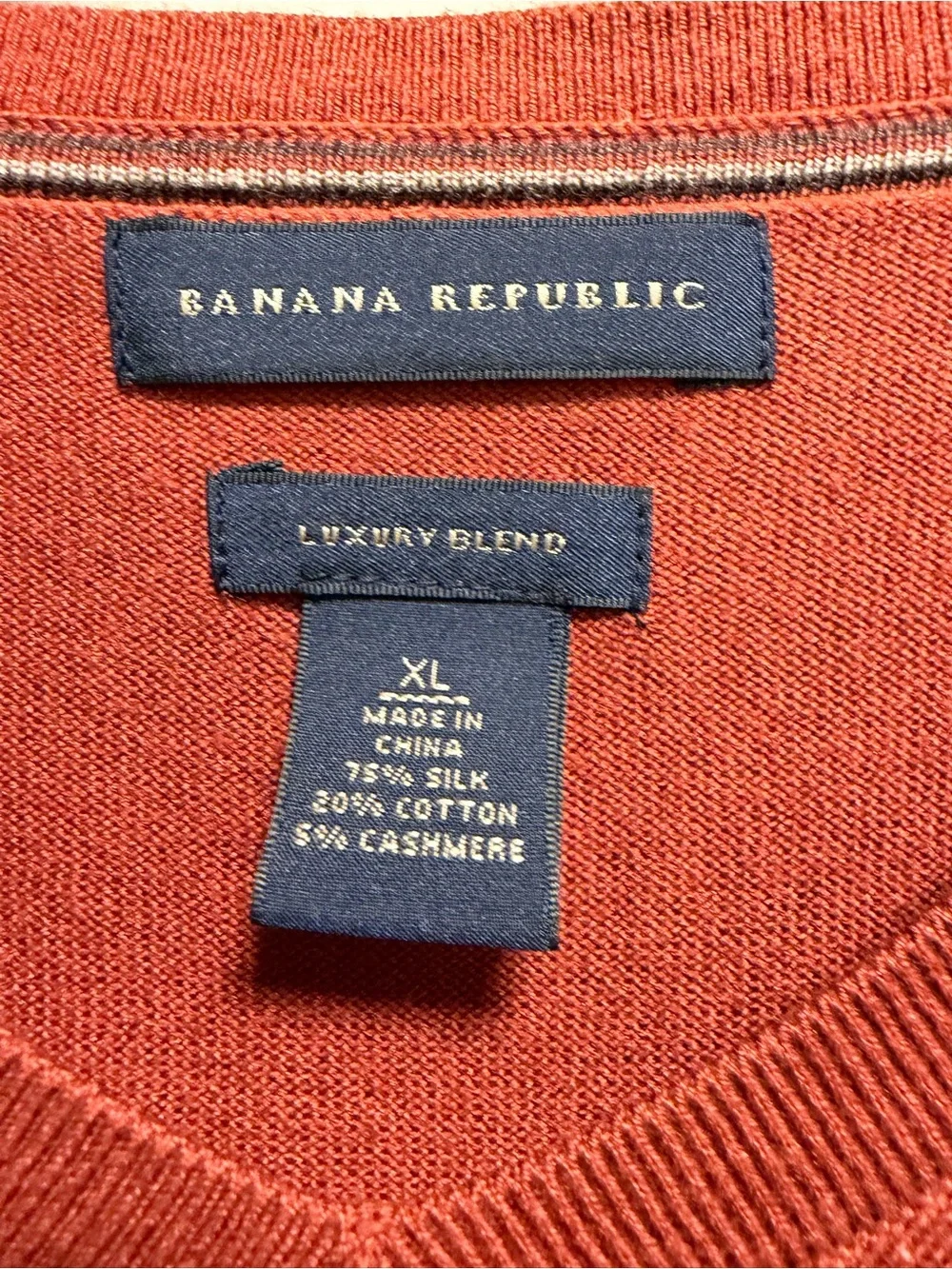 Banana Republic Luxury Blend V-Neck Silk Cotton Sweater Men’s XL Rust/Terracotta